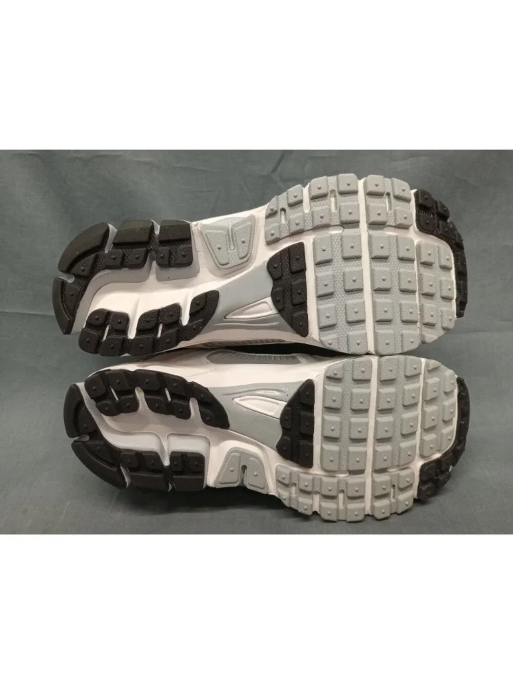 Nike Vomero 5 (GS) Sneakers Mesh Pure Platinum Silver Boys Size 6 NEW IN BOX!